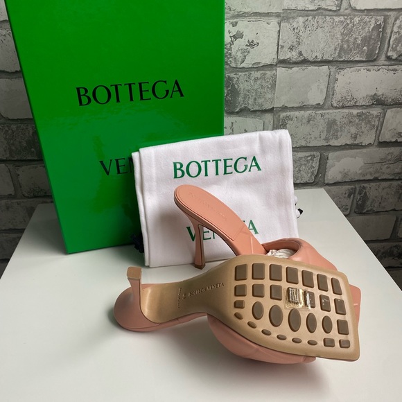 SOLD - Bottega Veneta Rubber Lido - Picture 3 of 5